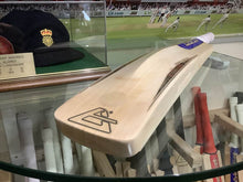 Load image into Gallery viewer, Aldred Gold Sovereign Blue Willow
